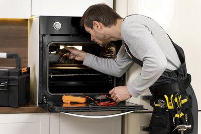 Appliance repair customer in Spanish Fort AL